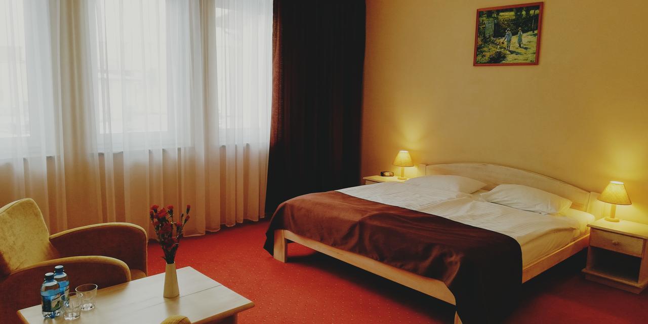 Hotel Metro Kłodzko Exteriör bild